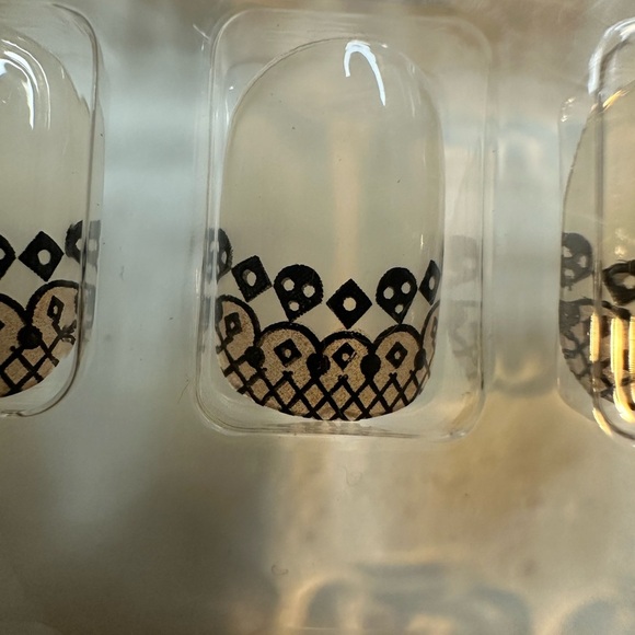 🩷5/$10 fashion nails - Picture 2 of 6